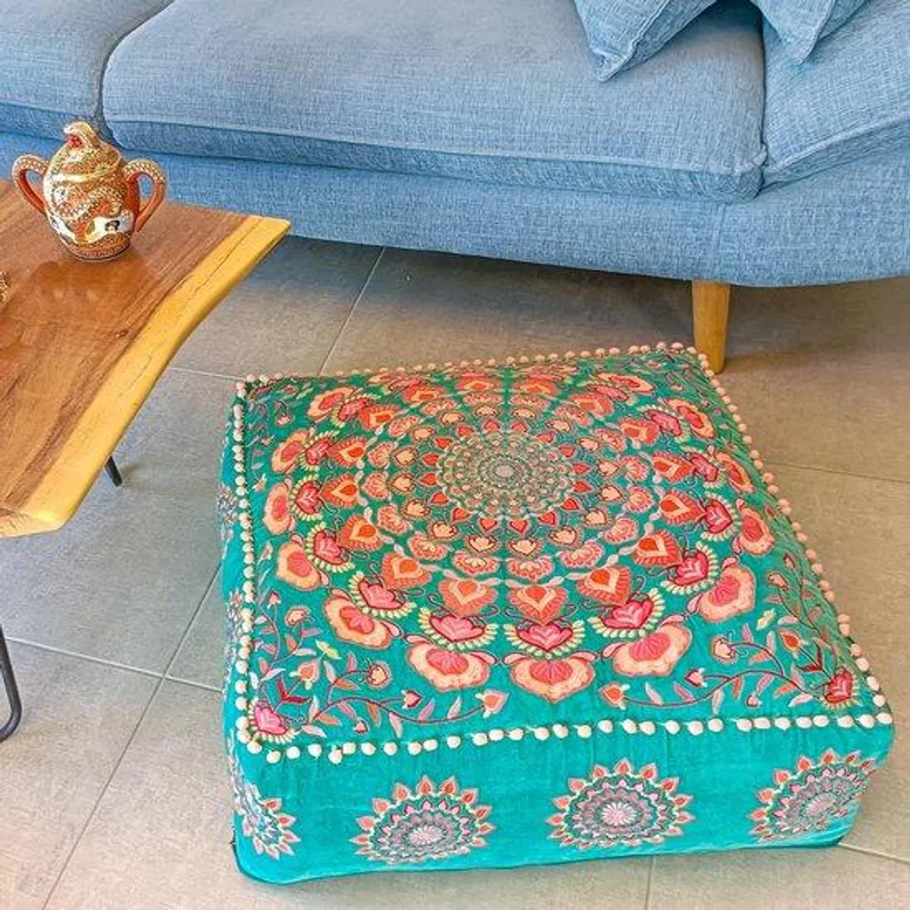 Tabouret turquoise 60 cm style marocain avec assise large et confortable