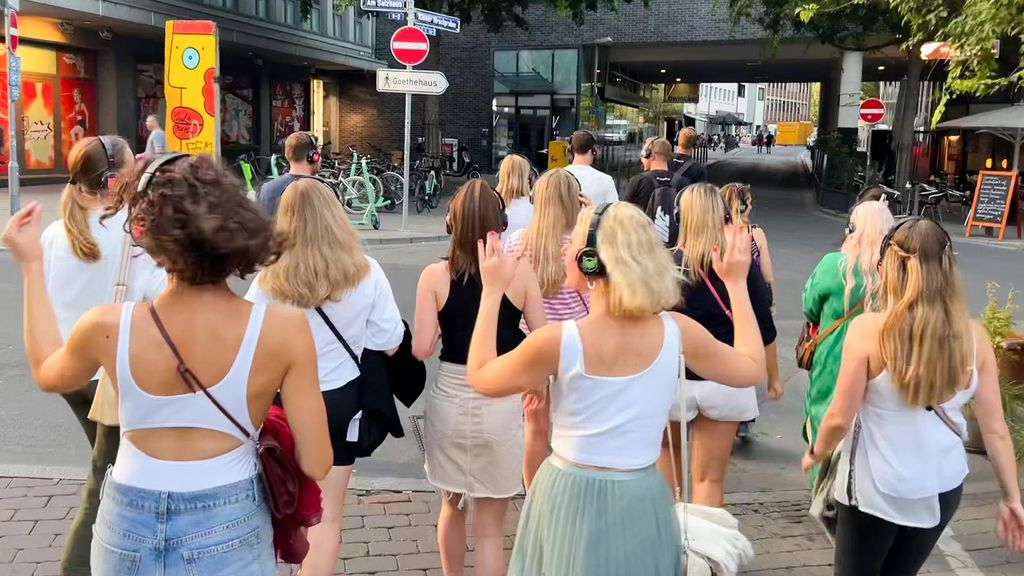 Jochen Schweizer Stadtführung Frankfurt; Erlebnis verschenken oder selbst erleben; Gutschein gültig für 1 Person Gruppengröße: 10-25 Personen