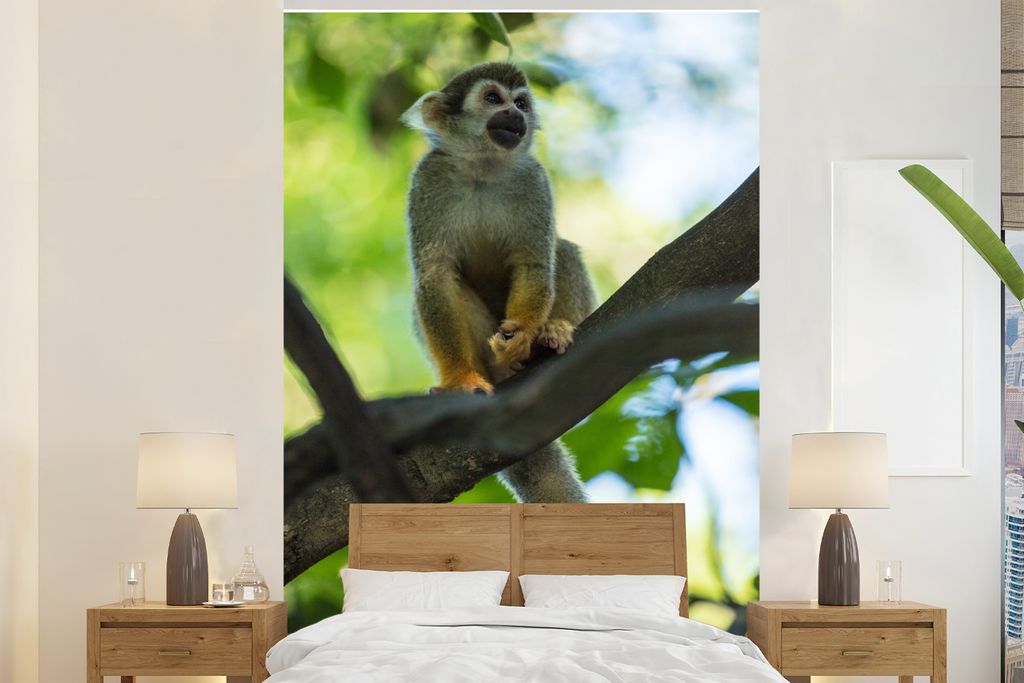 MuchoWow Fototapete für Wohnzimmer oder Schlafzimmer Wandtapete Vinyl Motivtapete Totenkopfäffchen in einem hohen Baum - 180x280 cm - Wallpaper