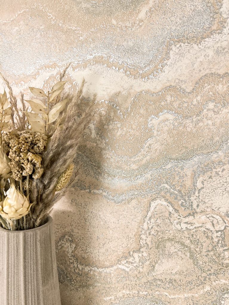 NEWROOM Tapete Beige Vliestapete Marmor - Marmortapete Modern Creme Silber Metallic Struktur Marmoroptik 3D Optik Glanztapete