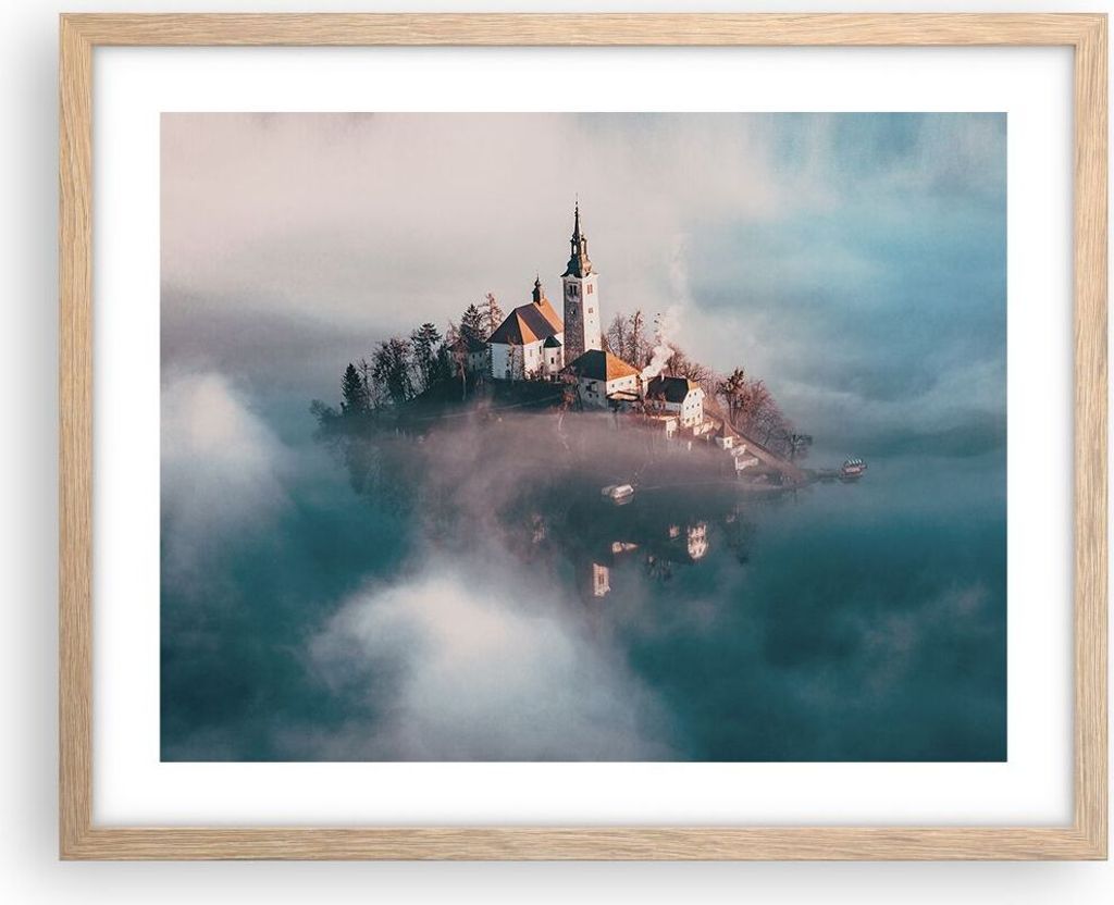 Gerahmtes Poster - Rahmen in heller Eiche - Alpen Bled Kirche - 50x40 cm - Wand Bild - Wanddeko - Wandbilder - Wandposter - Bilderrahmen - Bilder -...