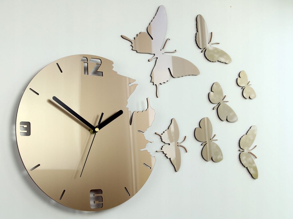 Wanduhr Mit Schmetterling