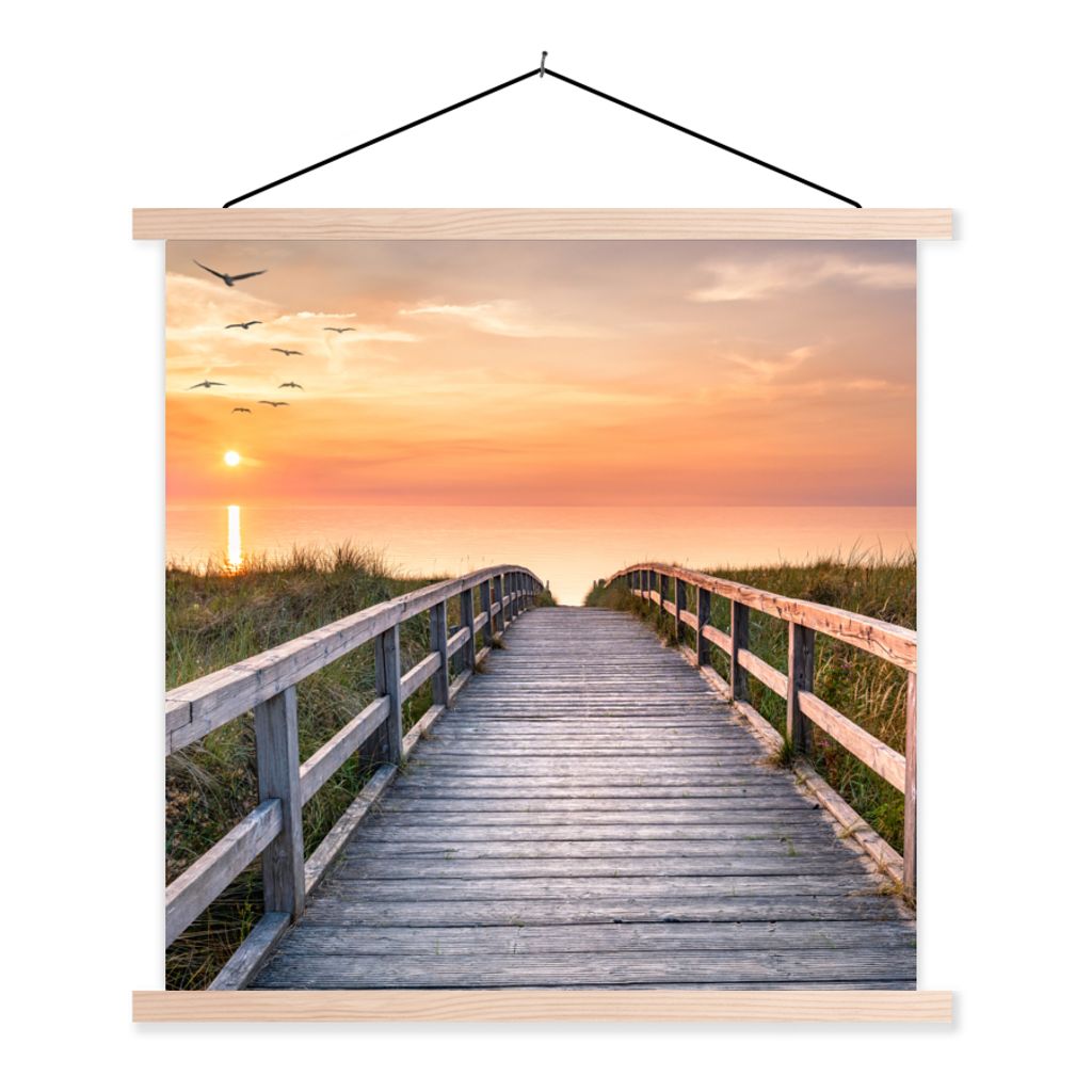 MuchoWow Textilposter Sonnenuntergang - Meer - Weg - Gras - Düne - Vögel 120x120 cm mit holzfarbenen Rahmen - Textil-Poster