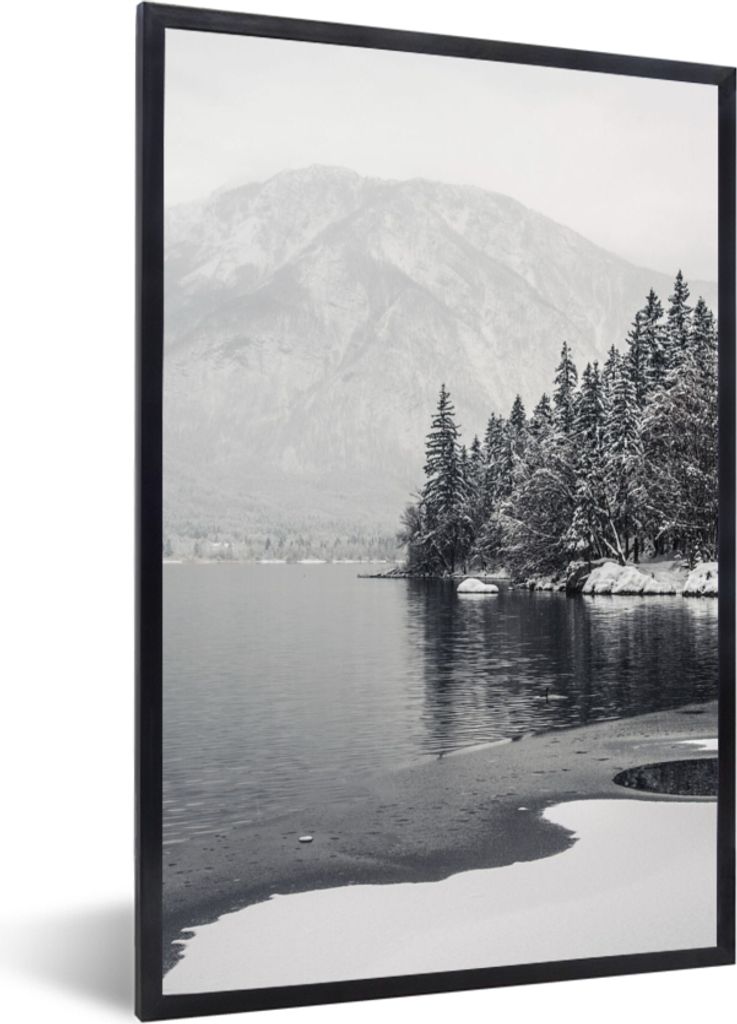 MuchoWow Gerahmtes Poster Wasser - Winter - Natur - Kiefernbaum 20x30 cm - Poster mit Schwarzem Bilderrahmen Wandposter Rahmen Foto Bilder - Druc...