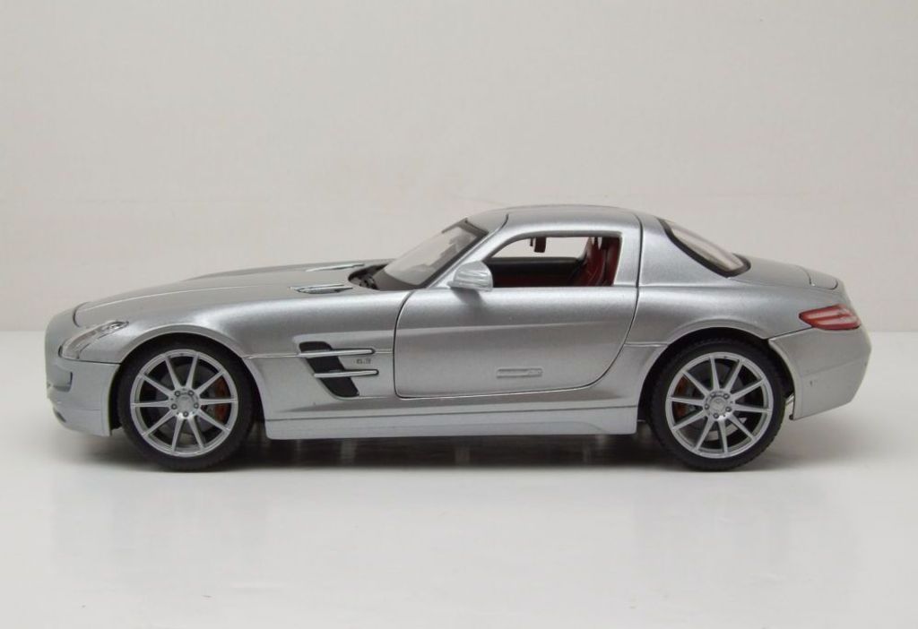 Maisto 31389 - Modellauto - Mercedes SLS AMG (silber, Maßstab 1:18)