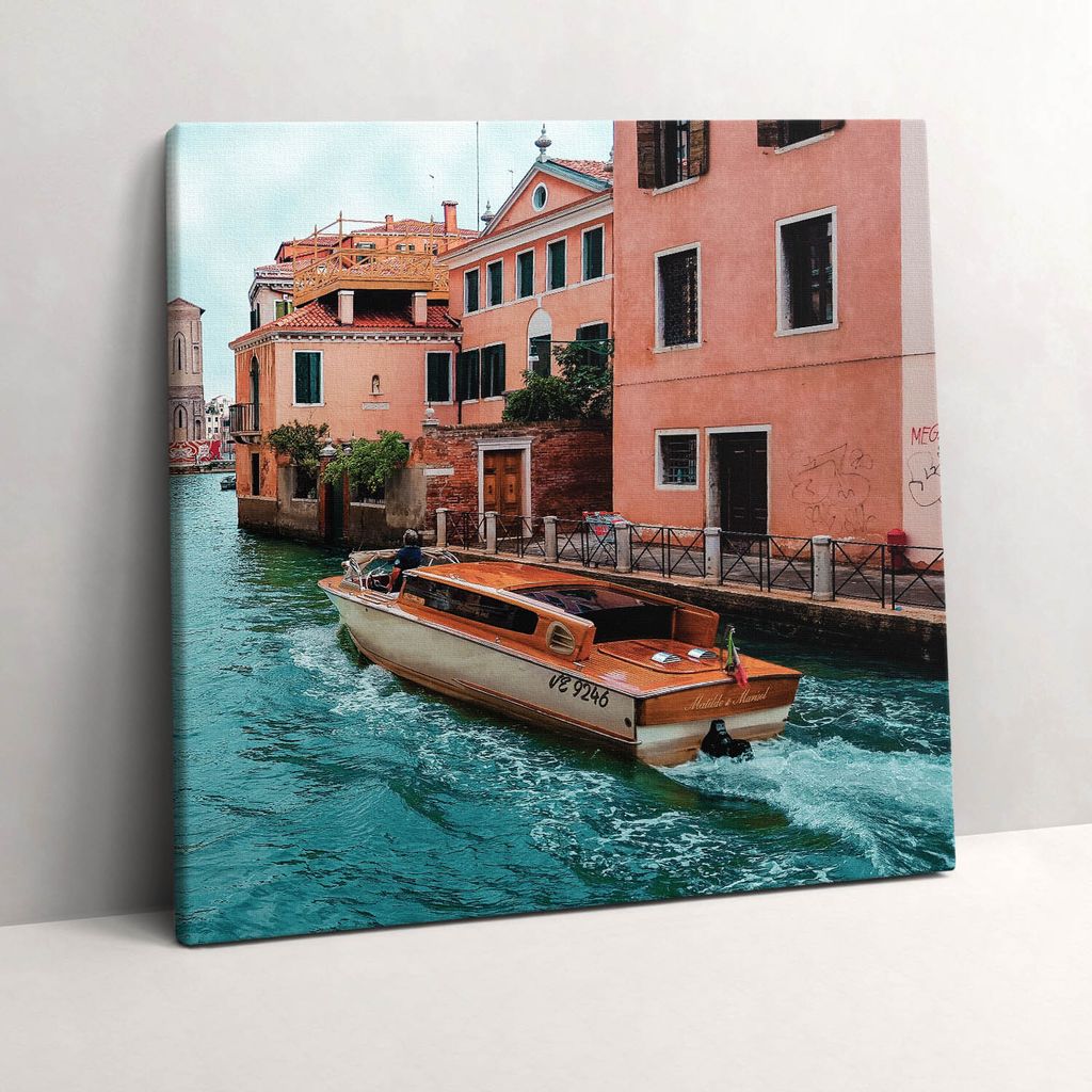 Motor boat on the river – Leinwandbild Wandbild – 60x60 cm – Leinwandbilder – Wandbilder – Schlafzimmer – Flur