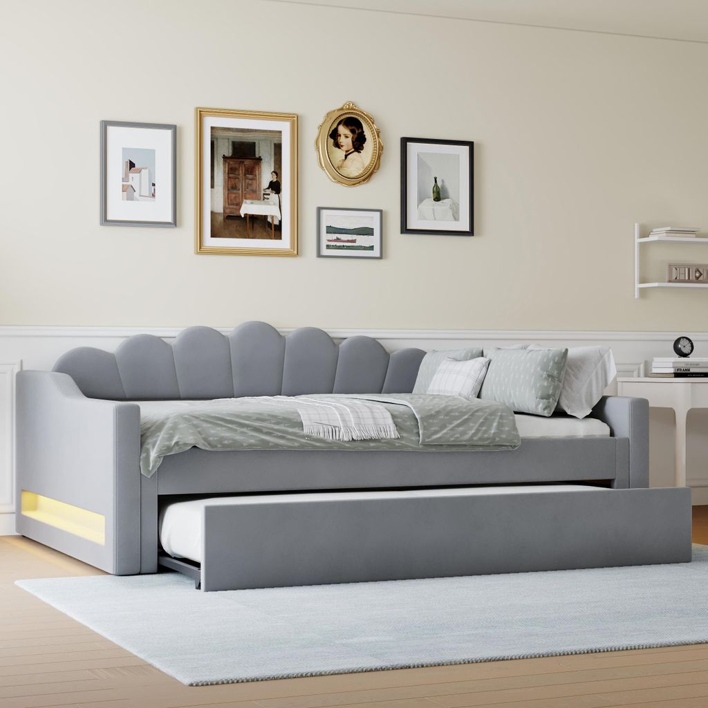 Praktisches Tagesbett mit Ausziehbett, LED-Beleuchtung und Produktbild 