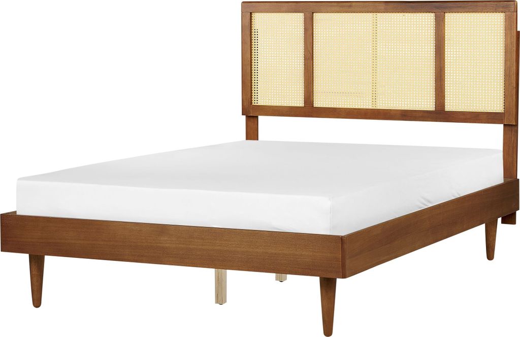 BELIANI Bett Hellbraun Gummibaumholz mit Lattenrost 140 x 200 cm Hohes Kopfteil Wiener-Geflecht Rustikaler Stil Schlafzimmer Ausstattung Doppelbett