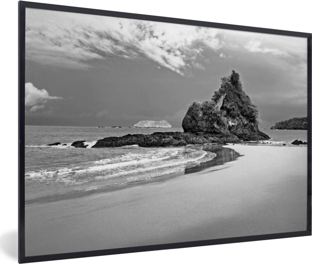 MuchoWow MuchoWow Gerahmtes Poster Das Paradies am Strand von Costa Rica in Schwarz und Weiß 60x40 cm - Poster mit zchwarzem Bilderrahmen - Pr...