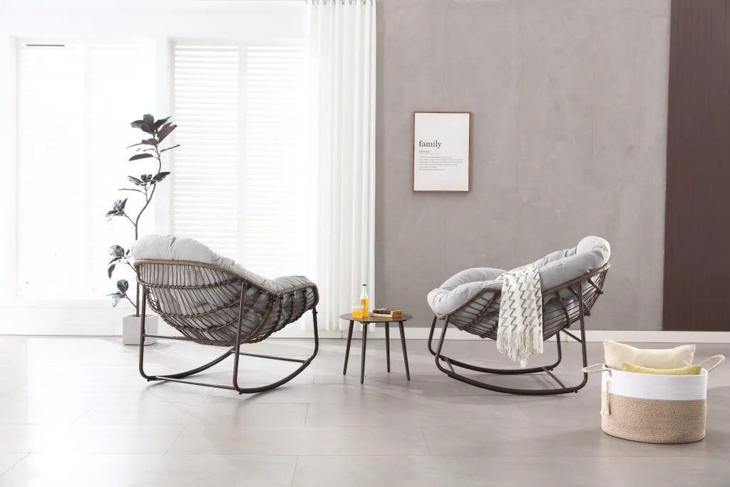 Fauteuil à bascule d'extérieur rembourré gris clair pour terrasse