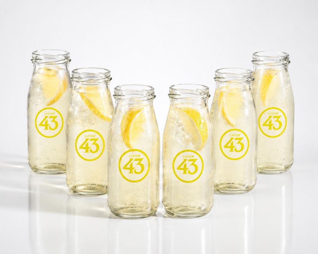 Licor 43 Milchflasche 6er Set – Cocktailgläser im Produktbild 