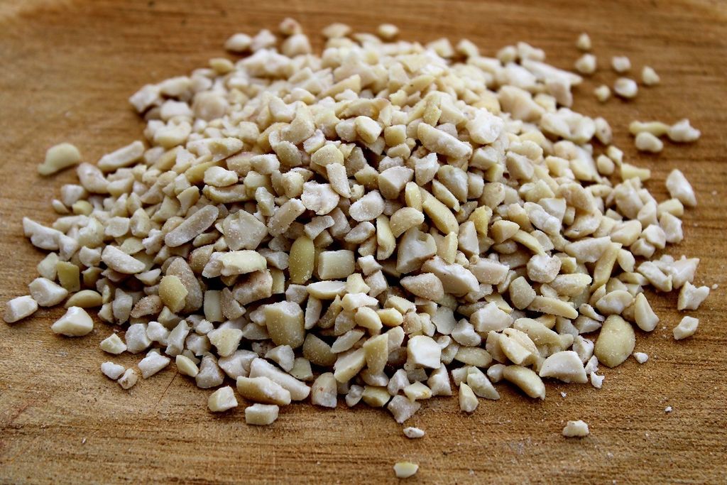 Futterbauer 2x 10 kg Erdnusskerne weiss blanchiert gehackt Produktbild 1