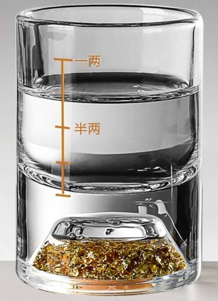 Elegantes Kristallglas mit Messskala - 50ml in Gold KP35422