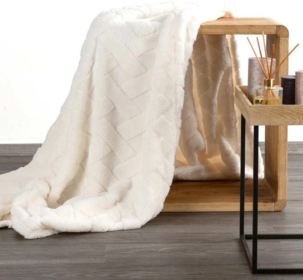 Couvre-lit crème Caro 170x210 microfibre douce et finitions D91