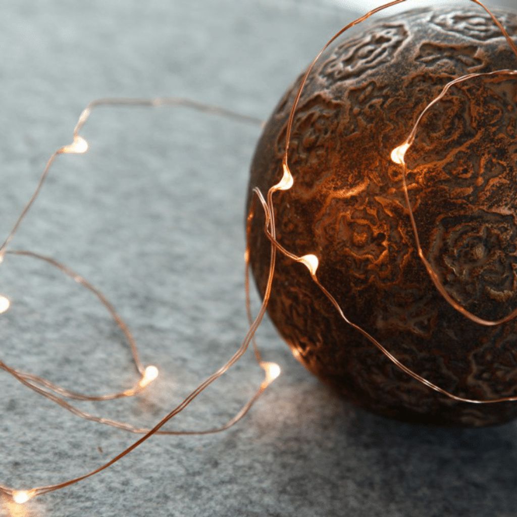 LED Drahtlichterkette 'Dew Drop' - 12 warmweiße LED - kupferfarbener Draht - 1,1m - Batteriebetrieb