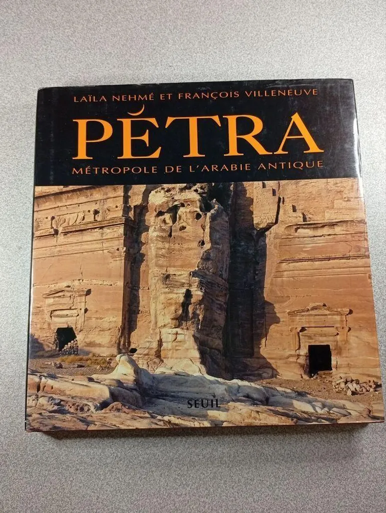 Pétra métropole de l'Arabie antique : Ouvrage de référence historique