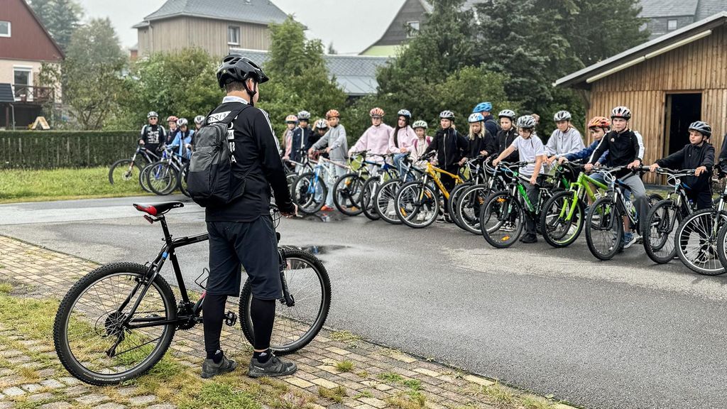 Jochen Schweizer Mountainbike Kurs Altenberg; Erlebnis verschenken oder selbst erleben; Gutschein gültig für 1 Person