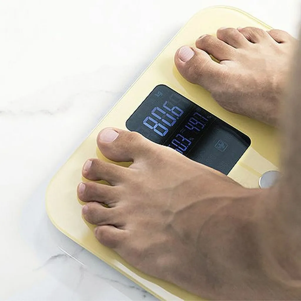 Cecotec Surface Precision 10400 Smart : Suivi Forme et Santé en Jaune