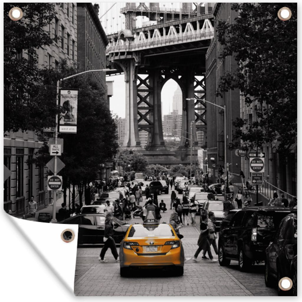 MuchoWow 100x100 cm Outdoor-Poster Gartendeko Sichtschutz Garten Poster für den Garten Schwarz-Weiß-Foto mit einem gelben Taxi im amerikanische...