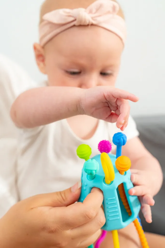 Jouet sensoriel Zippee pour le réflexe de préhension de bébé - 3