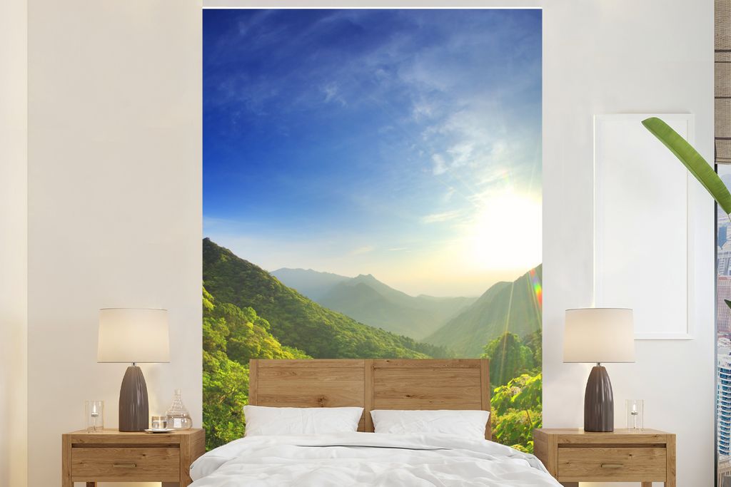 MuchoWow Fototapete für Wohnzimmer oder Schlafzimmer Wandtapete Vinyl Motivtapete Blumen am Berghang und Wälder auf Yakushima in Asien - 200x30...