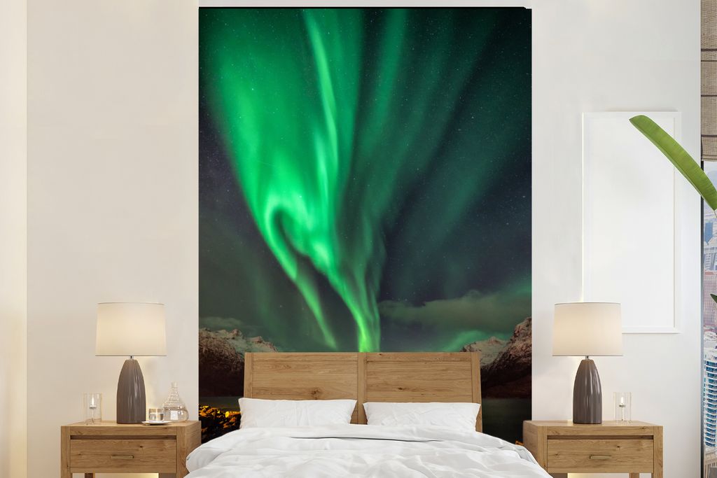 MuchoWow Fototapete für Wohnzimmer oder Schlafzimmer Wandtapete Vinyl Motivtapete Nordlichter - Grün - Fjord - 160x240 cm - Vinyltapete