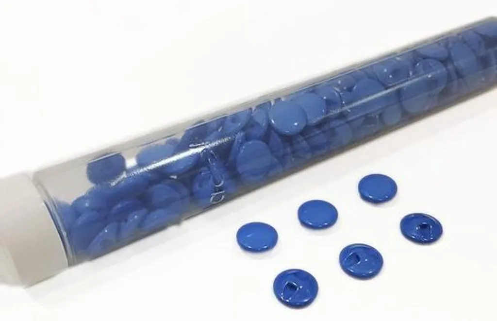 Boutons en résine bleus 11mm incassables en tube de 144 pour artisanat