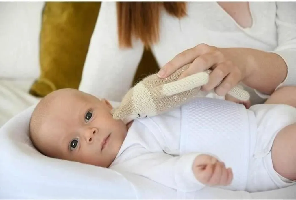Coussin RED CASTLE Blanc : Accessoire de Sommeil Doux pour Bébé