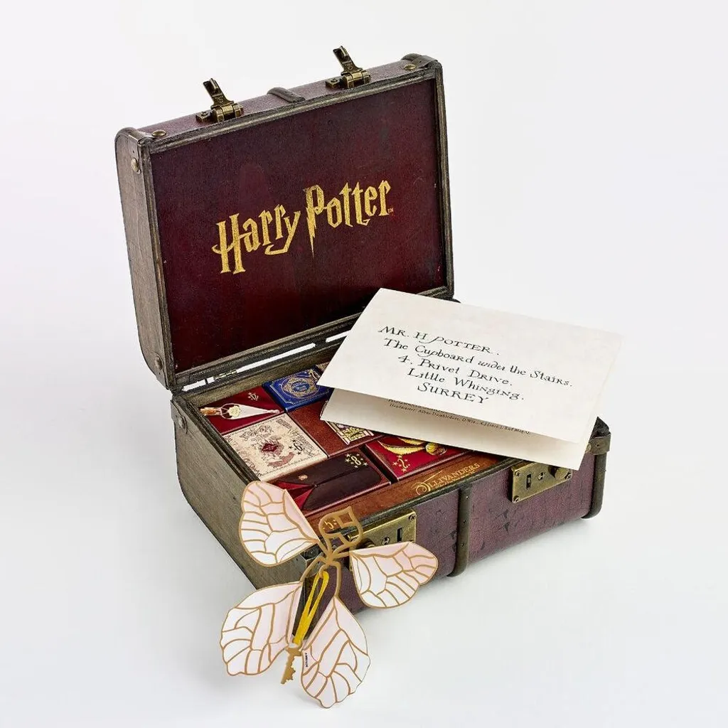 Calendrier de l'Avent Poudlard avec 24 surprises et objets Harry Potter