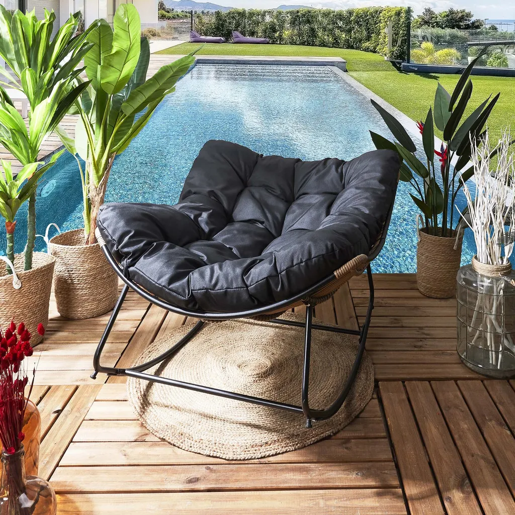 Fauteuil à bascule Tulum avec coussin noir pour jardin et terrasse chic