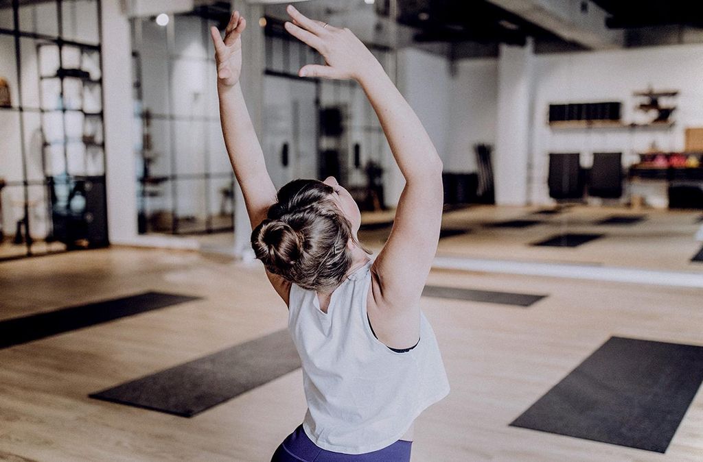 Jochen Schweizer Cardio Pilates Online (60 Min.); Erlebnis verschenken oder selbst erleben; Gutschein gültig für 1 Person Gruppengröße: 5-100 ...