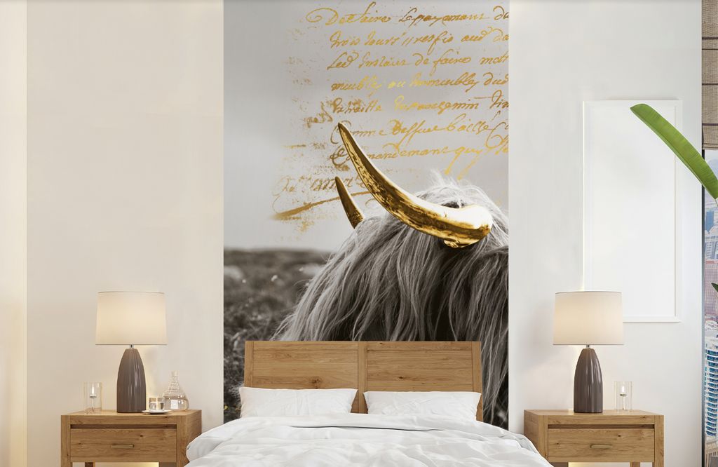 MuchoWow Fototapete für Wohnzimmer oder Schlafzimmer Wandtapete Vinyl Motivtapete Schottischer Highlander - Gold - Hoorn - 120x240 cm - Hintergr...