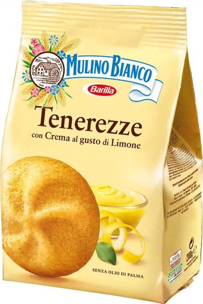 A bag of Mulino Bianco cookies with lemon cream filling.