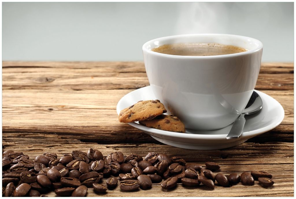 Wallario Premium Glasbild, freischwebende Optik, kräftige Farben, Größe 90 x 60 cm Motiv Heiße Tasse Kaffee mit Kaffeebohnen