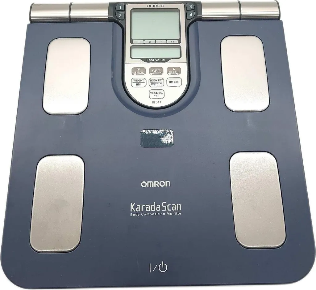 Bilancia Elettronica Omron BF511: Design Quadrato e Precisione Blu - 16