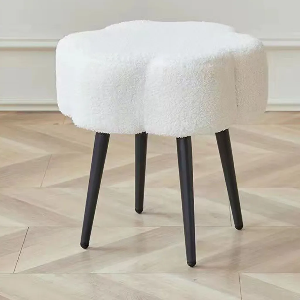 Tabouret de coiffure blanc avec assise confortable et design compact
