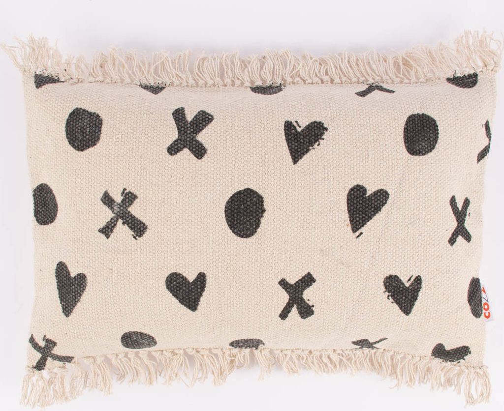 Kissenhülle Faiza Fransen Punkte Herzen Kreuze creme schwarz 30x50cm