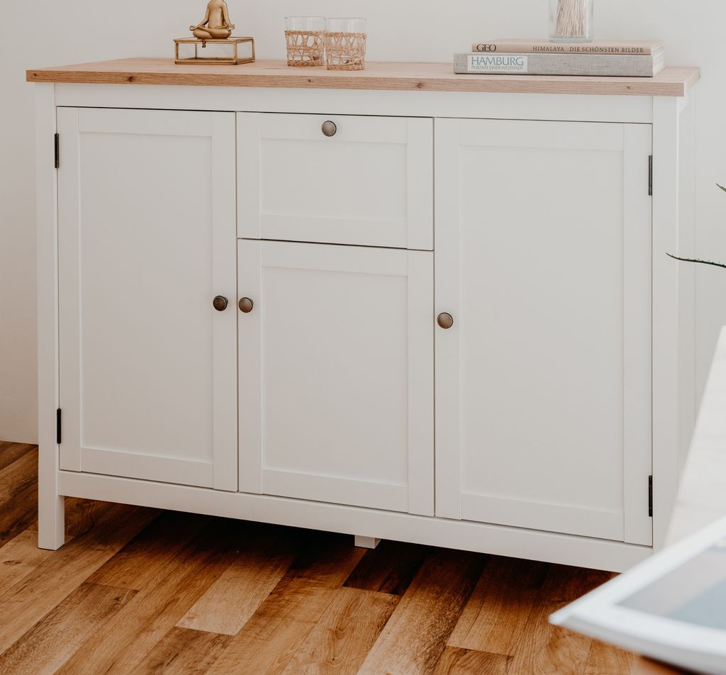 Kommode Vestland, Sideboard in Landhaus weiß mit Eiche Artisan, 120 x 90 cm