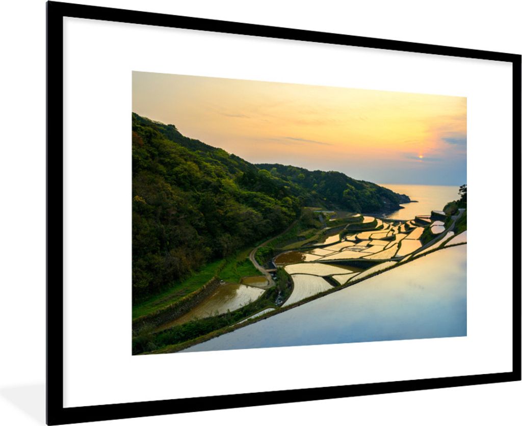 MuchoWow Gerahmtes Poster Atemberaubender Sonnenuntergang beleuchtet Chinas Reisfelder 90x60 cm - Poster mit Schwarzem Bilderrahmen Wandposter Ra...