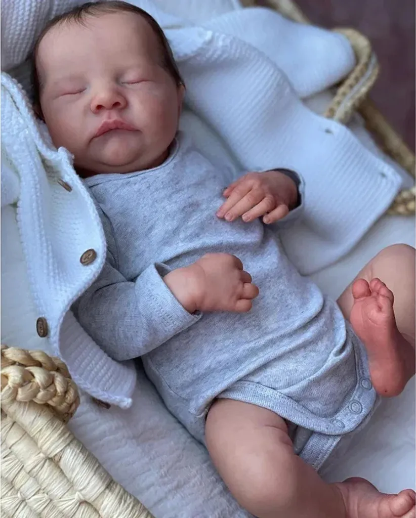 Bébé Reborn Levi 48 cm : l'illusion d'un vrai nouveau-né en vinyle