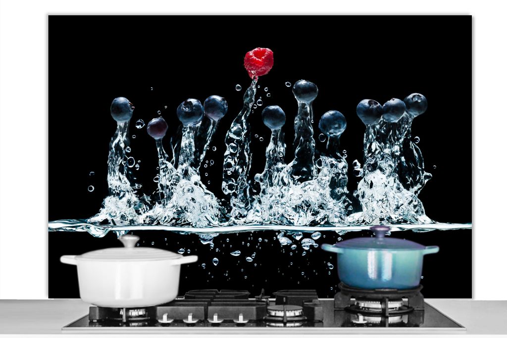 KitchenYeah Spritzschutz Küche - Küchenrückwand - Wandschutz für Herd und Spüle - Beeren - Wasser - Schwarz - Obst - Himbeere 120x80 - Alu-...