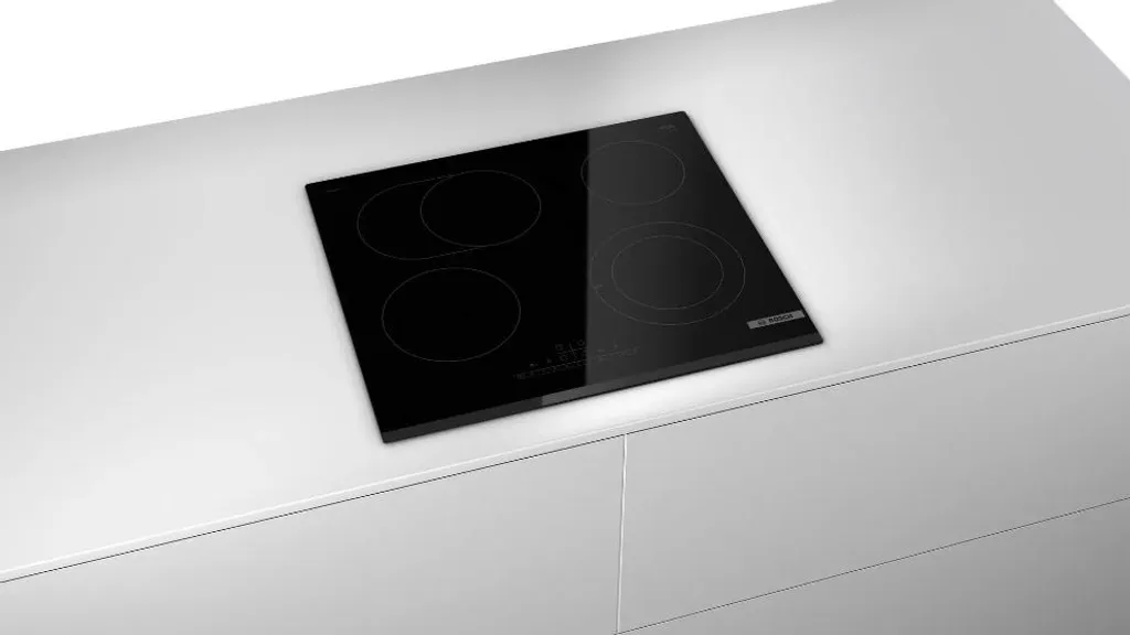 Table de cuisson Bosch PKN631FP2E vitrocéramique et PowerBoost