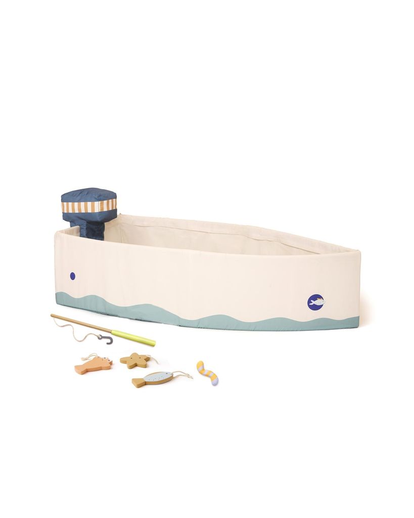Kids Concept Fischerboot aus Stoff mit Angelset ab 2 Jahre 117 x 60 x 27cm inkl Tasche