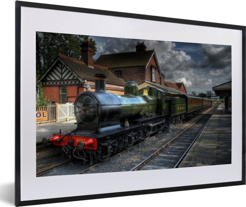 MuchoWow MuchoWow Gerahmtes Poster Eine Dampflokomotive in einem malerischen Dorf 60x40 cm - Poster mit zchwarzem Bilderrahmen - Schlafzimmer -...