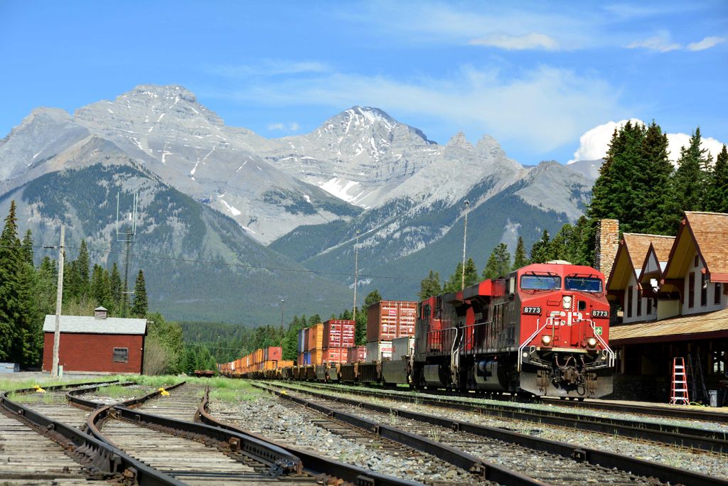 hansepuzzle 19894 - Banff Bahnhof Puzzle, 2000 Teile, Orte, 90,0 x 60,0cm mit hochwertiger Aufbewahrung, Kartonbox und wiederverschließbarem Beutel