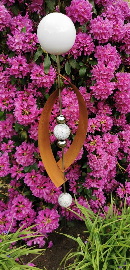 Skulptur Deimos weiß poliert (glänzend) 145 cm Edelstahl & Cortenstahl Beetstecker Gartenstecker Rosenkugel