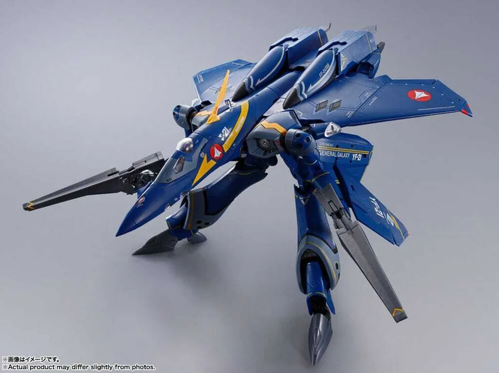 Figurine Transformable YF-21 Macross Plus DX Chogokin Guld Goa Bowman