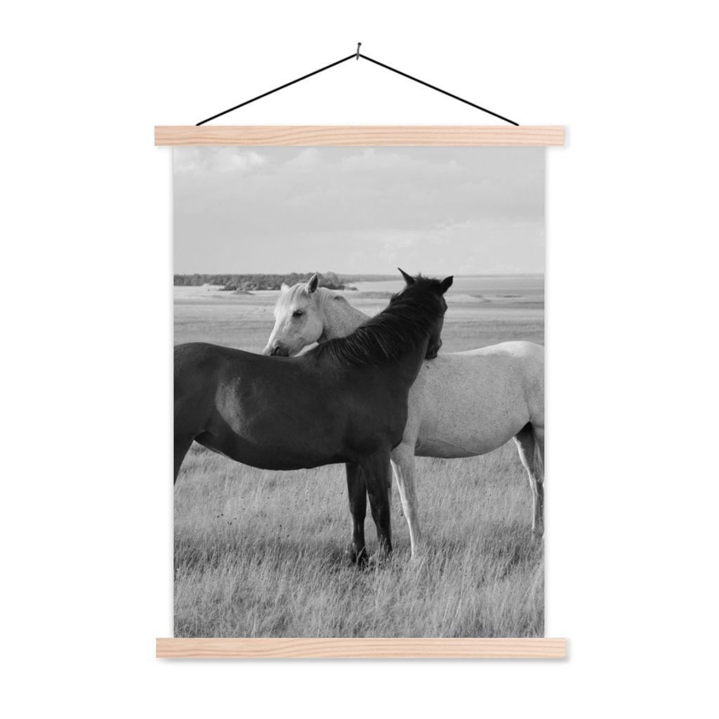 MuchoWow Textilposter Pferde - Tiere - Porträt - Schwarz-Weiß - Landleben 60x80 cm mit holzfarbenen Rahmen - Wandbild