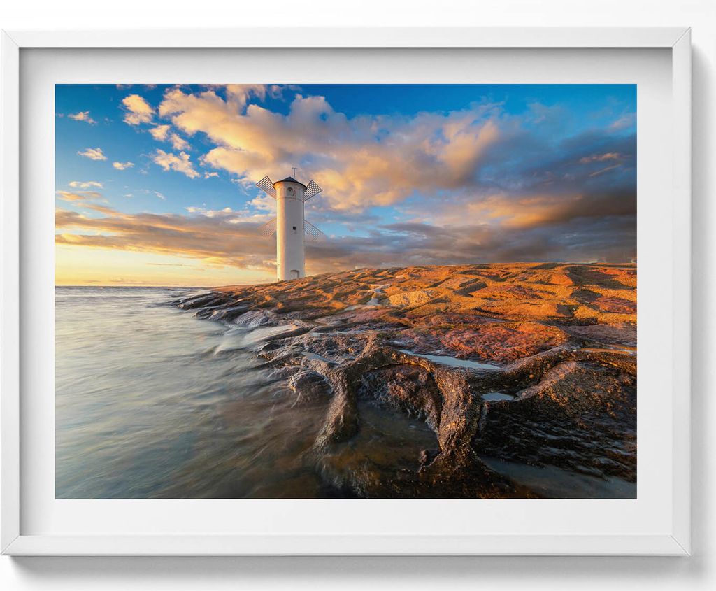 Leuchtturm an der Ostsee– Wandbild mit Rahmen – Gerahmtes Bild – Wanddekoration – 80x60 cm – Weiß Rahmen