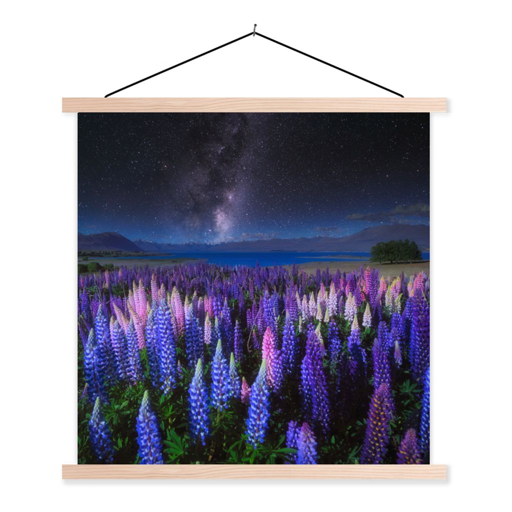 MuchoWow Textilposter Blumen - Nacht - Lupine - Sternenhimmel - Lila - Natur 40x40 cm mit holzfarbenen Rahmen - Posterleiste